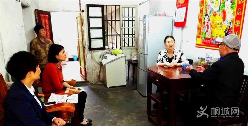 谢文婕胡艳凌上门慰问老科技工作者 桐城网