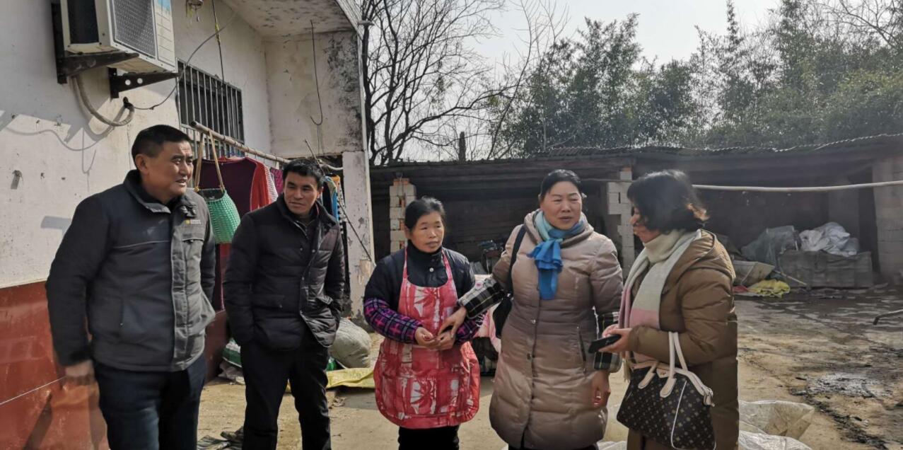 桐城市新渡镇巾帼志愿者真情暧寒门