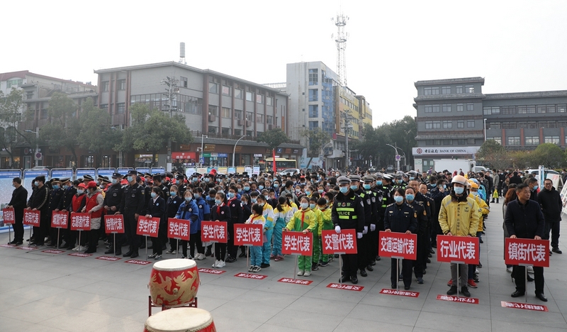 11月29日广场活动2.JPG
