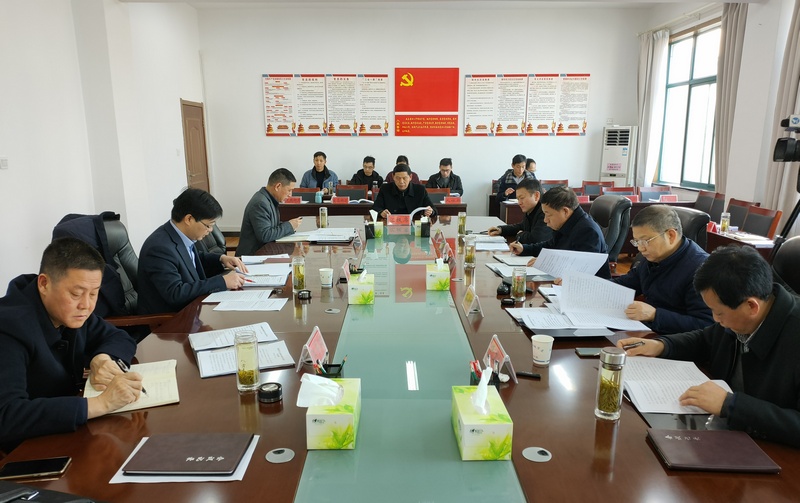 市委书记徐雄主持召开市委理论学习中心组学习研讨会1.jpg