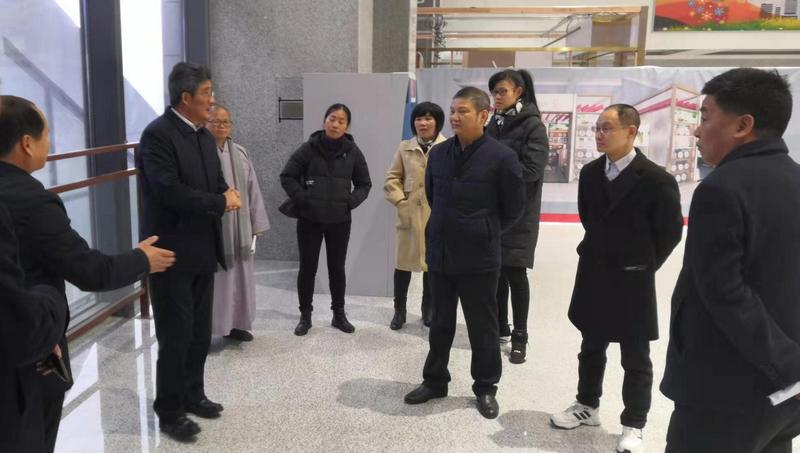 政协委员参观考察 (3).jpg