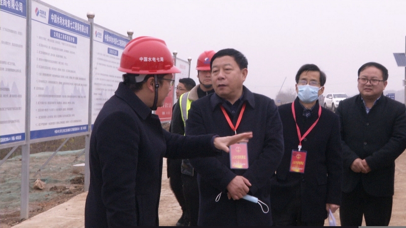市人大常委会组织三级视察活动（在引江济淮孔城段）.jpg