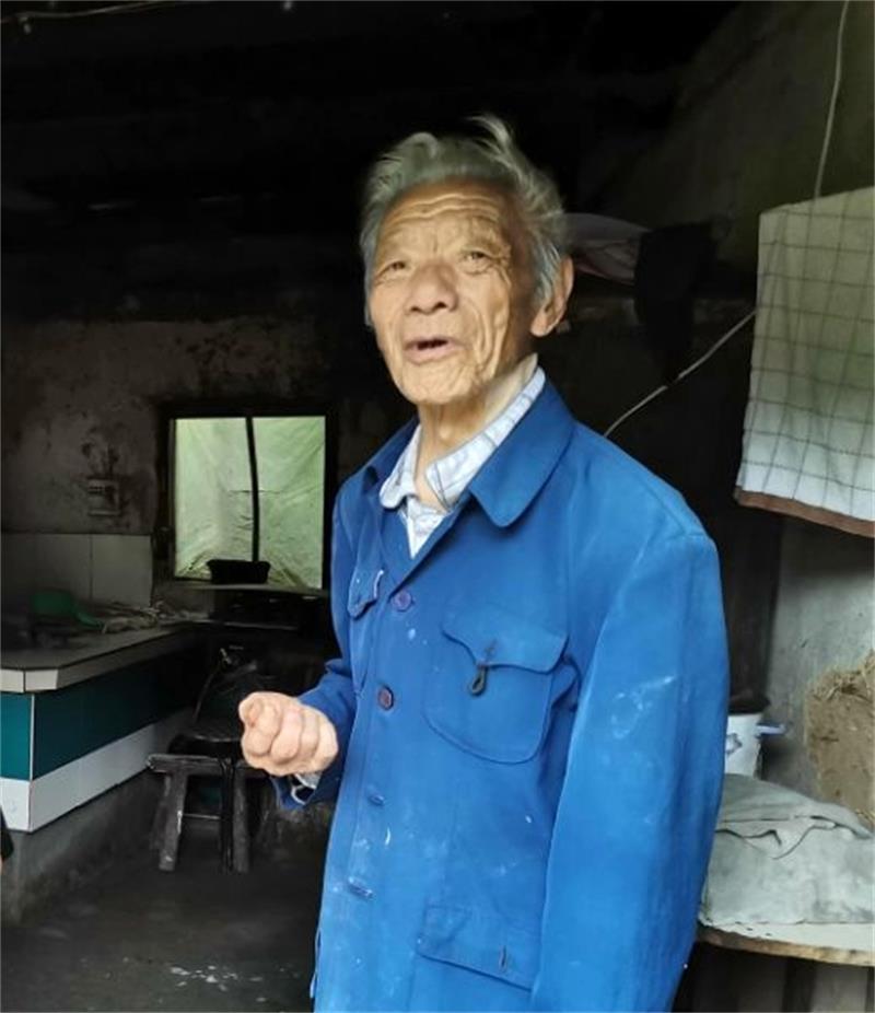 7右为张加才（已故）.jpg