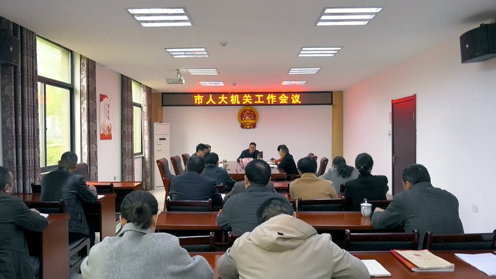 江学潮在市人大机关宣讲党的二十大精神.jpg