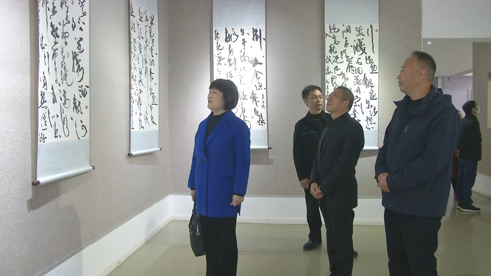 图为观展现场.jpg
