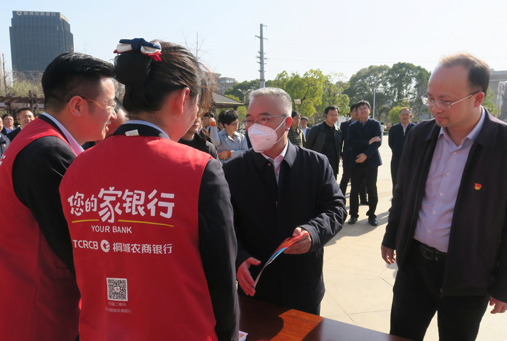 深入桐城市信用主题广场实地考察.jpg