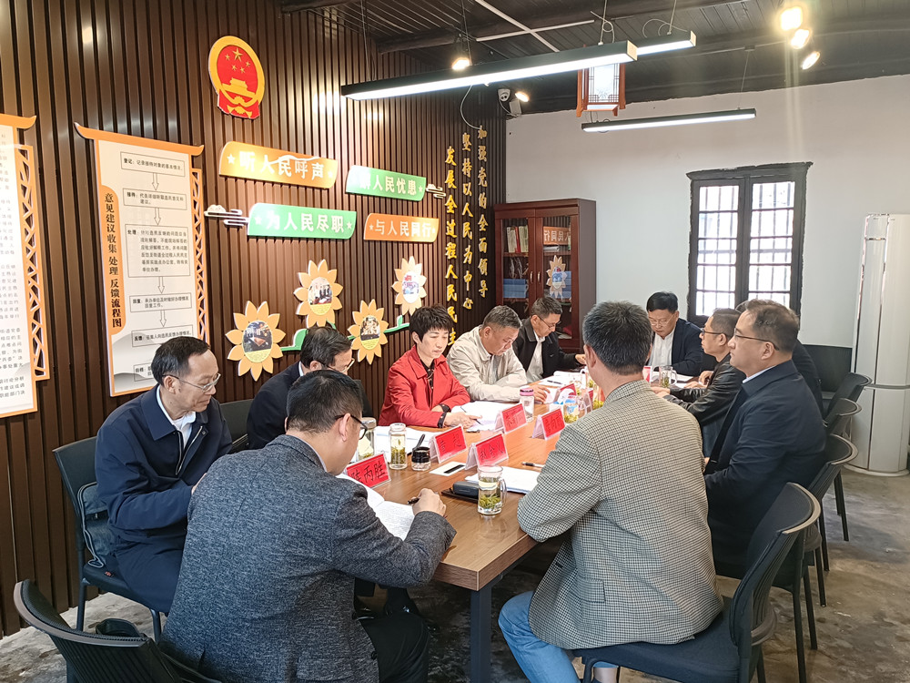 图为座谈会现场(1).jpg