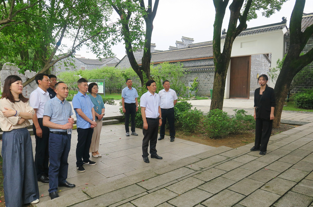 1参观六尺巷 (1)_副本.jpg