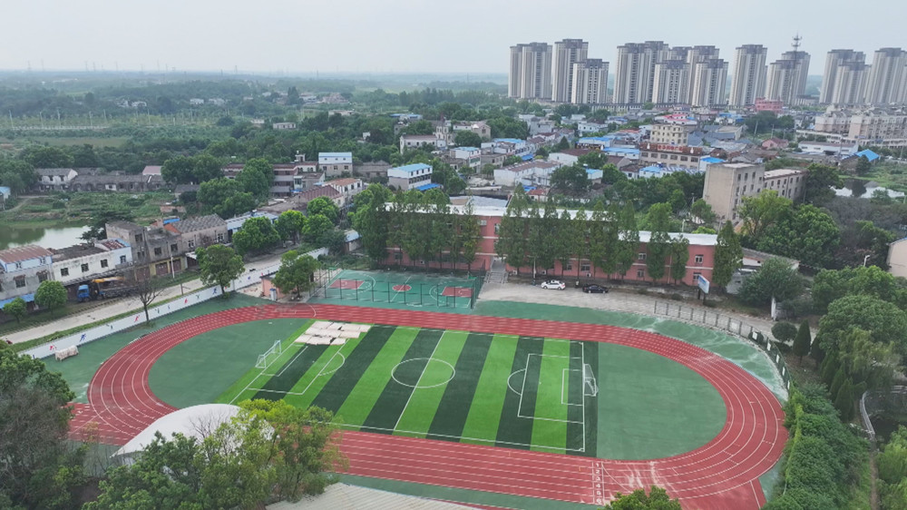 图为改造后焕然一新的市高桥中心小学新校区.jpg