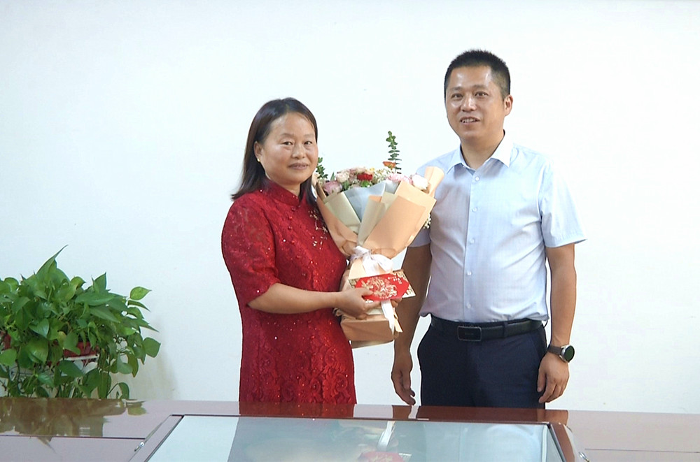 6董红军慰问_副本.jpg