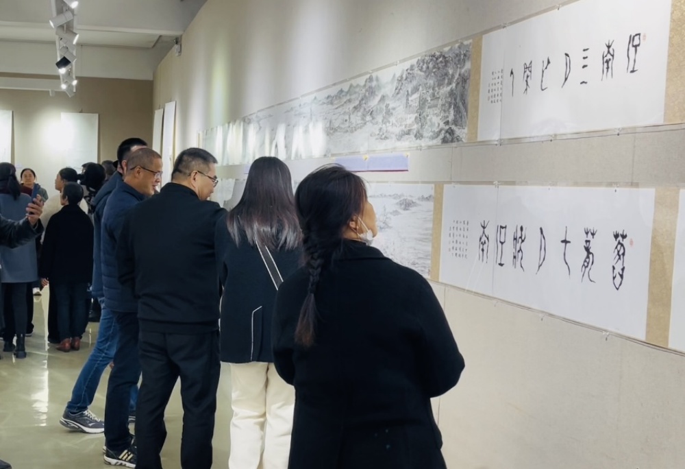 图为书画展现场3.jpg