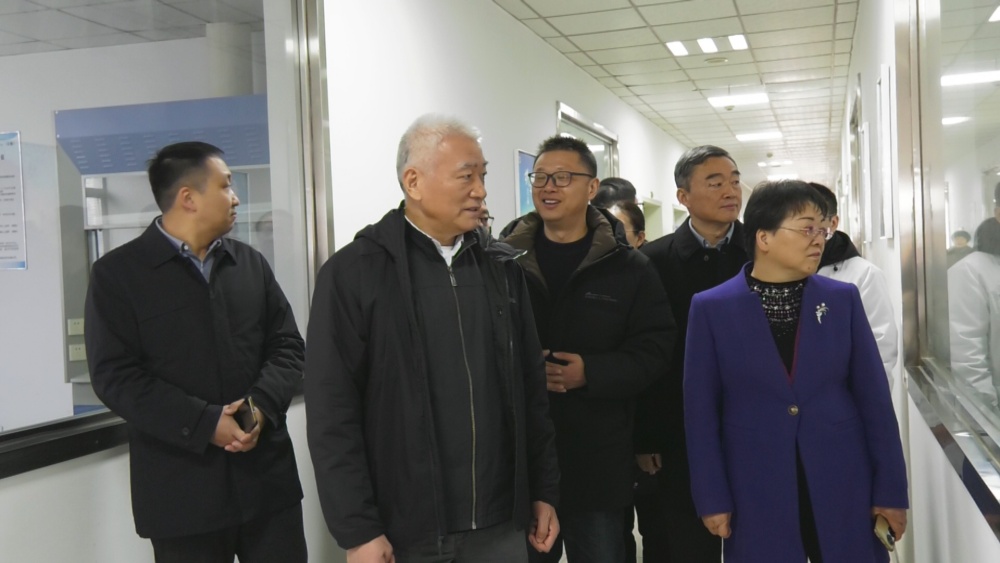 图为调研组一行在国家高分子材料质量检验检测中心（安徽）调研1。.jpg