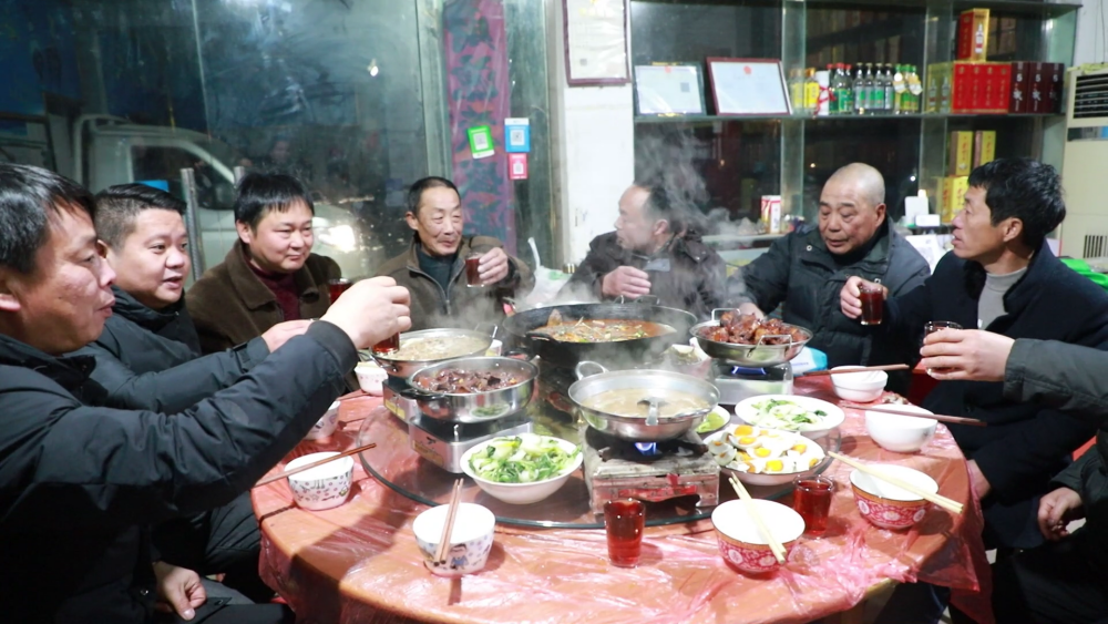 【年味】安徽桐城：杀年猪 吃猪宴 热闹过[00_08_25][20240116-100503]4_副本.png