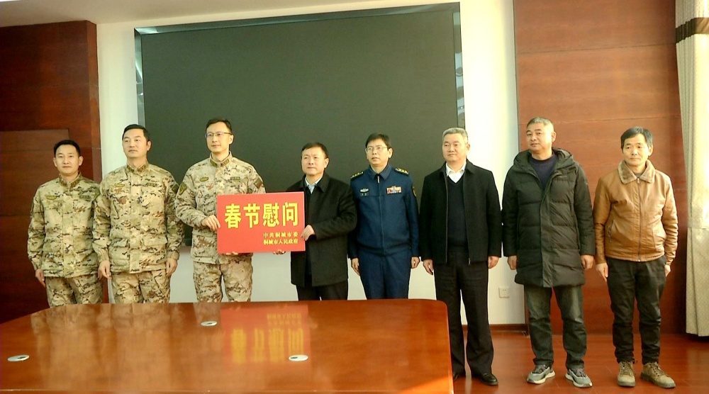 走访慰问武警安庆支队2.jpg