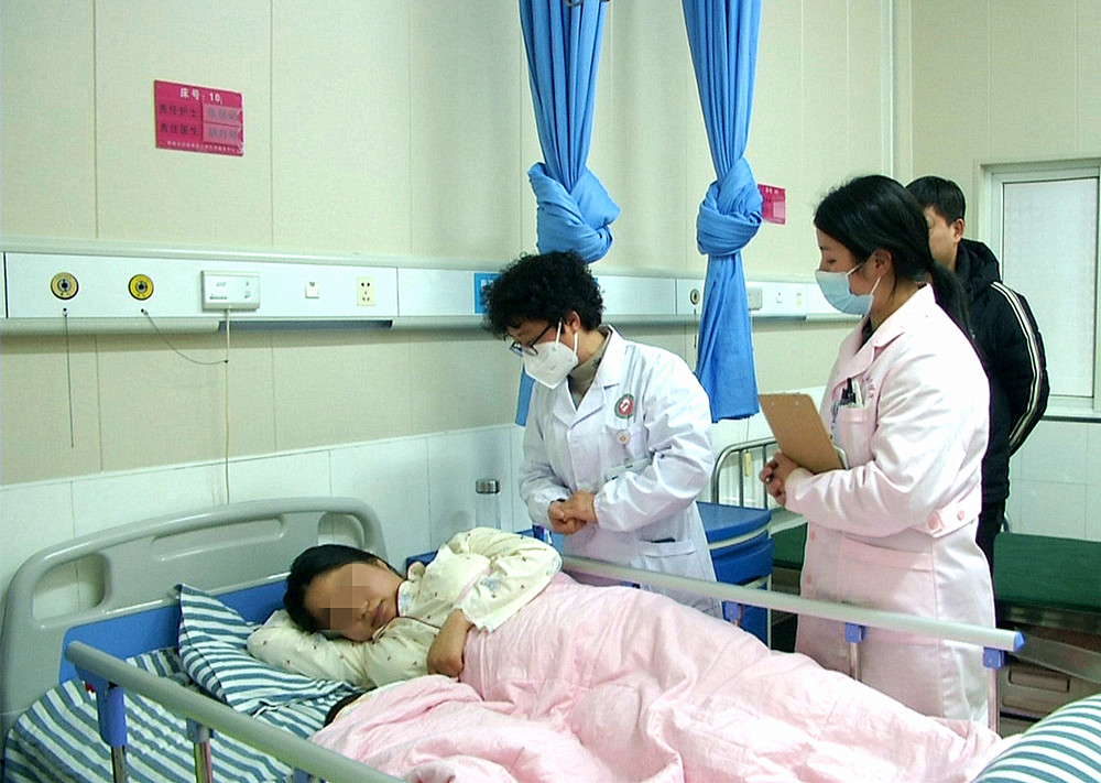 14市妇幼保健院医护人员在值守_副本.jpg
