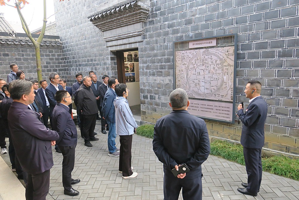 /uploads/image/2025/11/04/48a54b7d2050642e76c3f1e5fa58ef9b.jpg 1六尺巷考察_副本.jpg