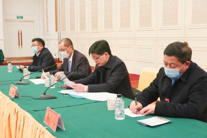 安庆市第十七届人大四次会议召开第一次会议5.jpg