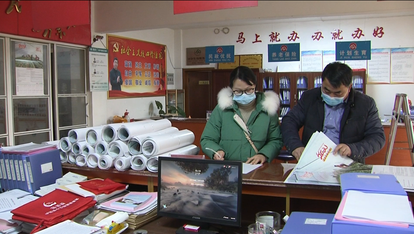 安徽桐城：防疫年历贴上墙 助力宣传更“走心” (1).png