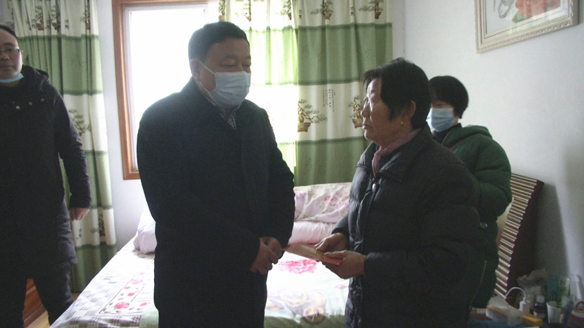 王志义慰问（王章付家庭）.jpg
