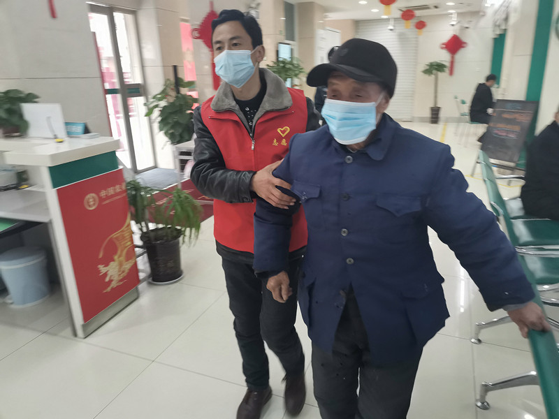 图为黄岗村志愿者开展学雷锋志愿活动.jpg