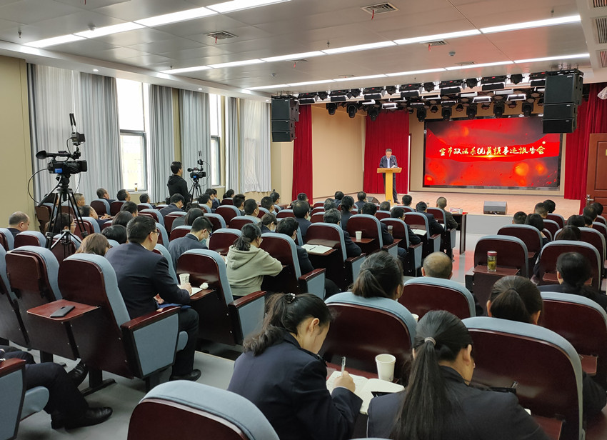 江学潮出席全市英模报告会.jpg