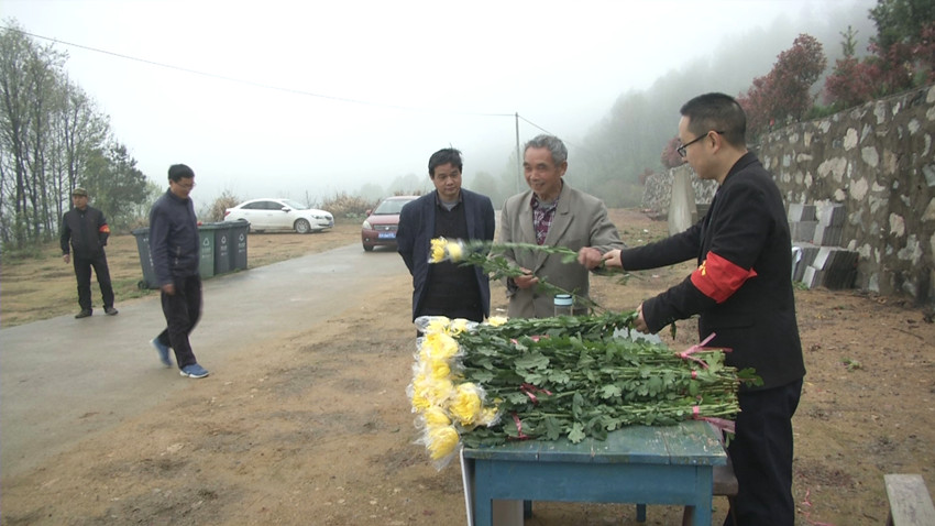 公墓处卖鲜花_副本.jpg