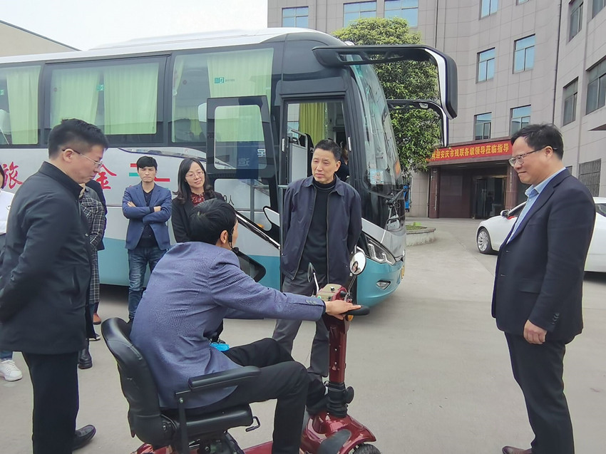 安庆市各县（市、区）残联系统干部职工来桐考察残疾人工作.jpg