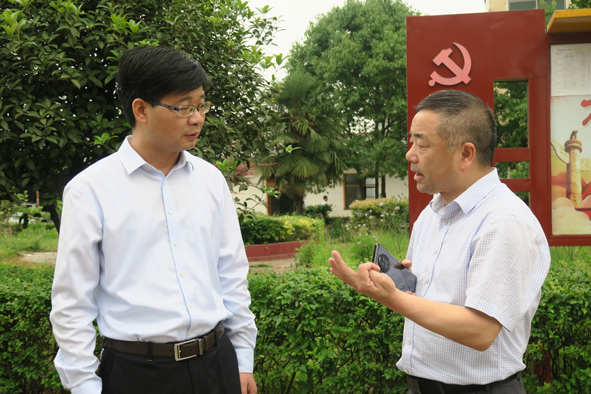 1徐雄率队督导乡镇党委换届在非公企业华星烟机听取代表建议.JPG