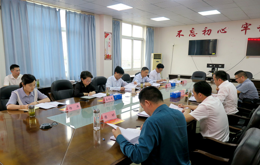 1徐雄率队督导乡镇党委换届在范岗镇召开座谈会1.JPG