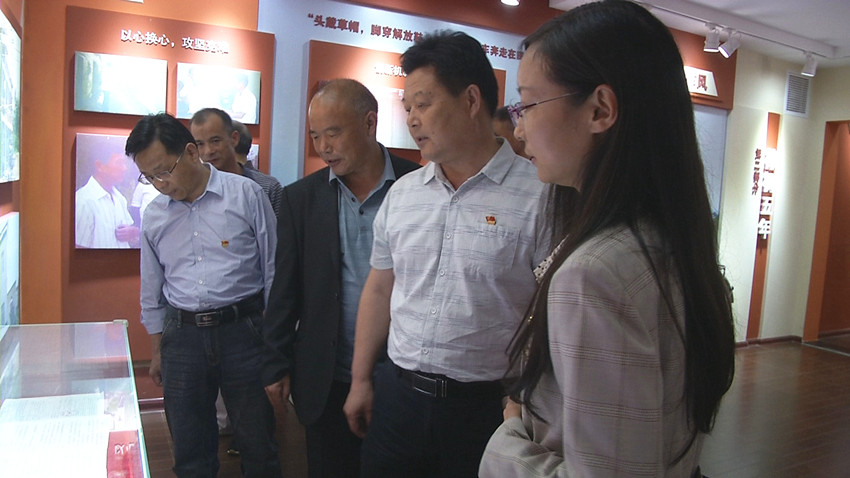 八中学党史1.jpg