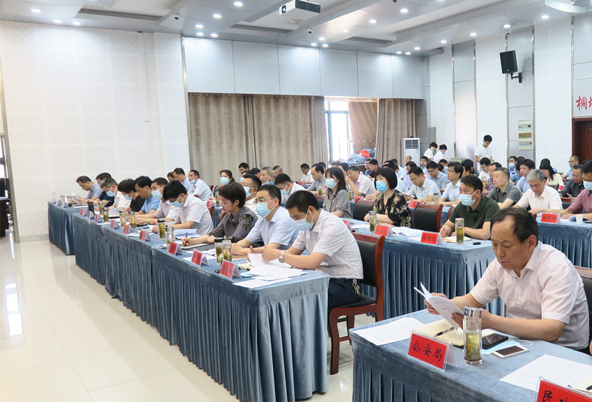 我市组织收看安庆三个规定2.JPG