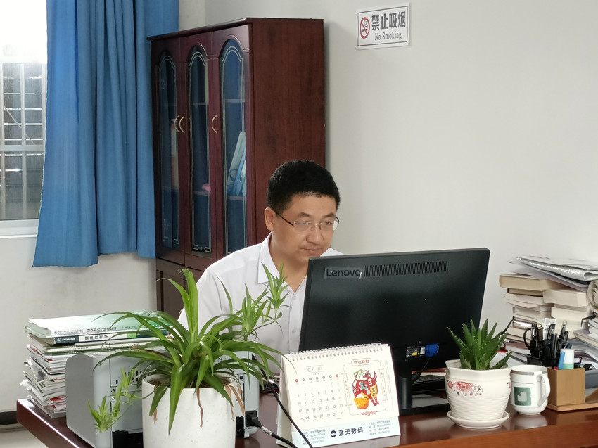 献身血防无怨悔 一心向党为人民.jpg