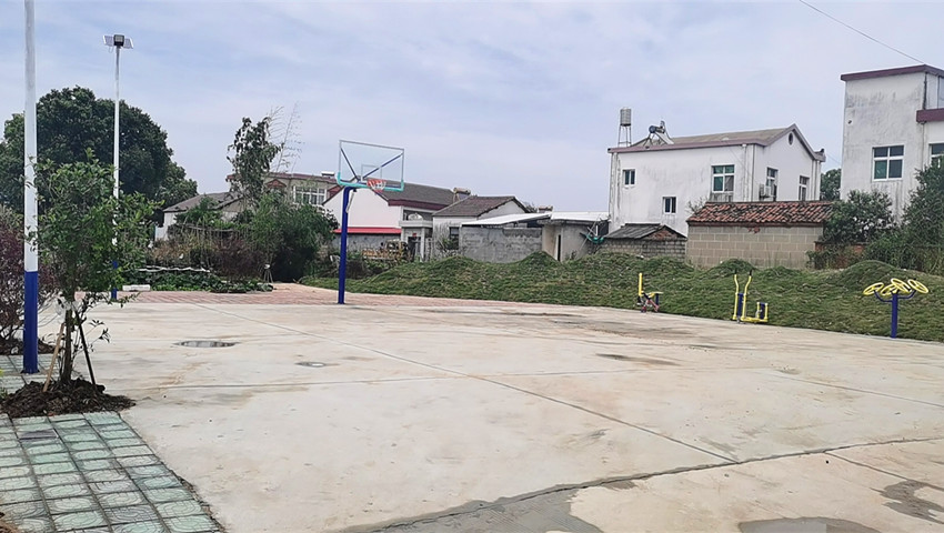 图为新西村修建的休闲广场.jpg