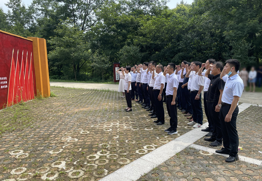 吕亭镇召开庆祝建党100周年暨“七一”表彰大会.jpg