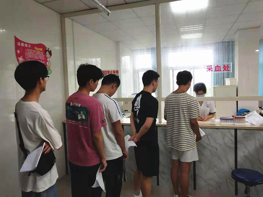 20210718吕亭镇：严把征兵初检关  确保兵源高质量-配图2.jpg