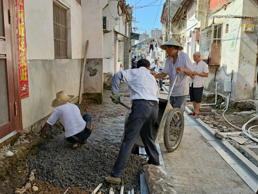 南大街与胜利街市政管网改造及路面恢复工程正有序进行中 (2).jpg