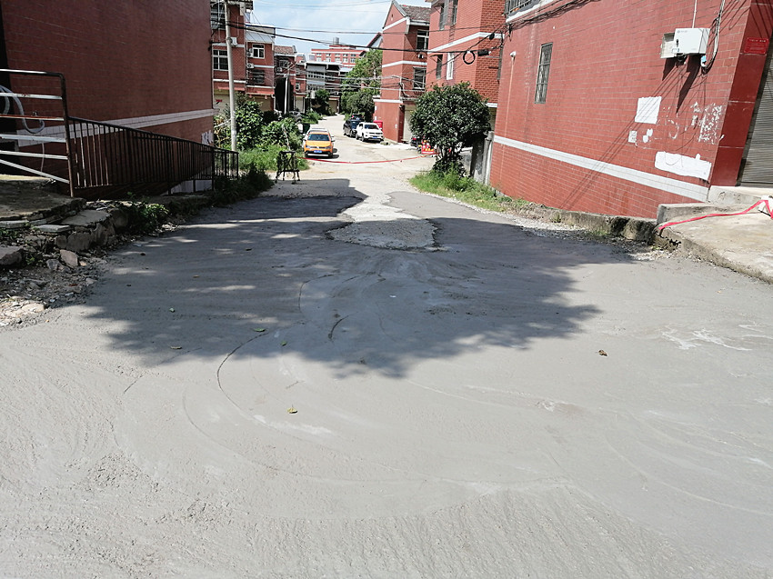 图为修缮后路面.jpg