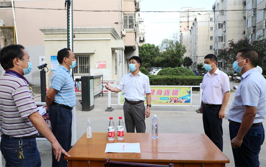 8在东苑新村.JPG