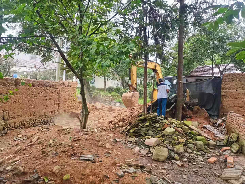 图为拆除无功能建筑.jpg