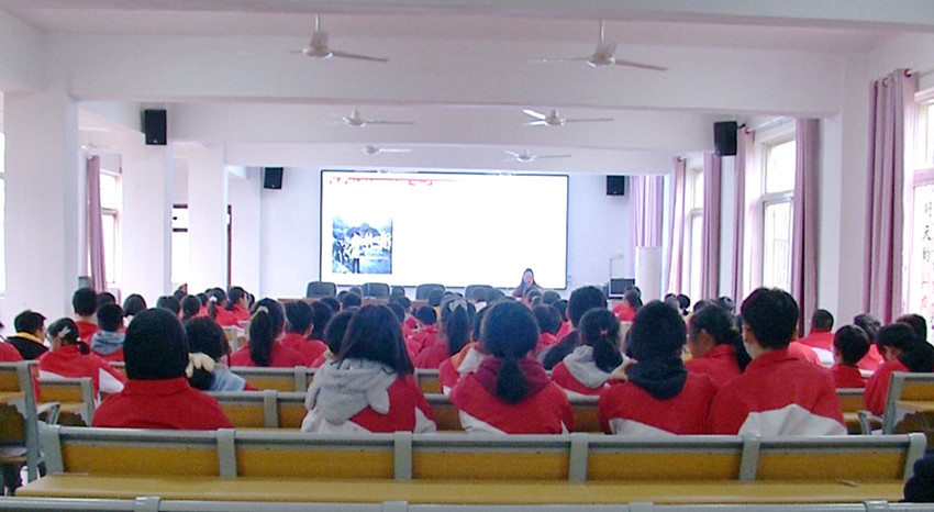 宣讲团进学校1.jpg