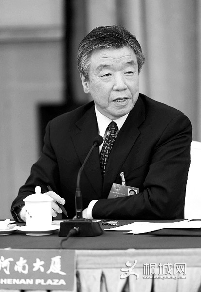 在河南团开放联组会上，卢展工对中外记者高度评价河南人。